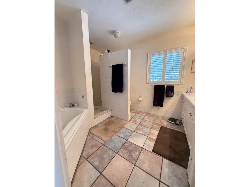 1700 Country Club Road N Saint Petersburg FL 33710 TB8502117 image15