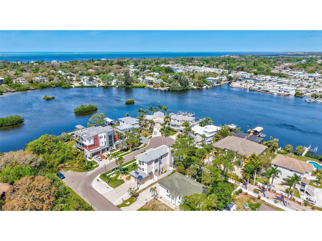 1700 Oyster Point Way Palm Harbor FL 34683 TB8365760 image1