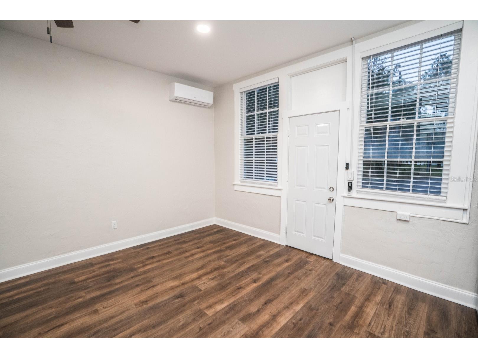 1700 Park Street N #24 Saint Petersburg FL 33710 TB8489573 image3