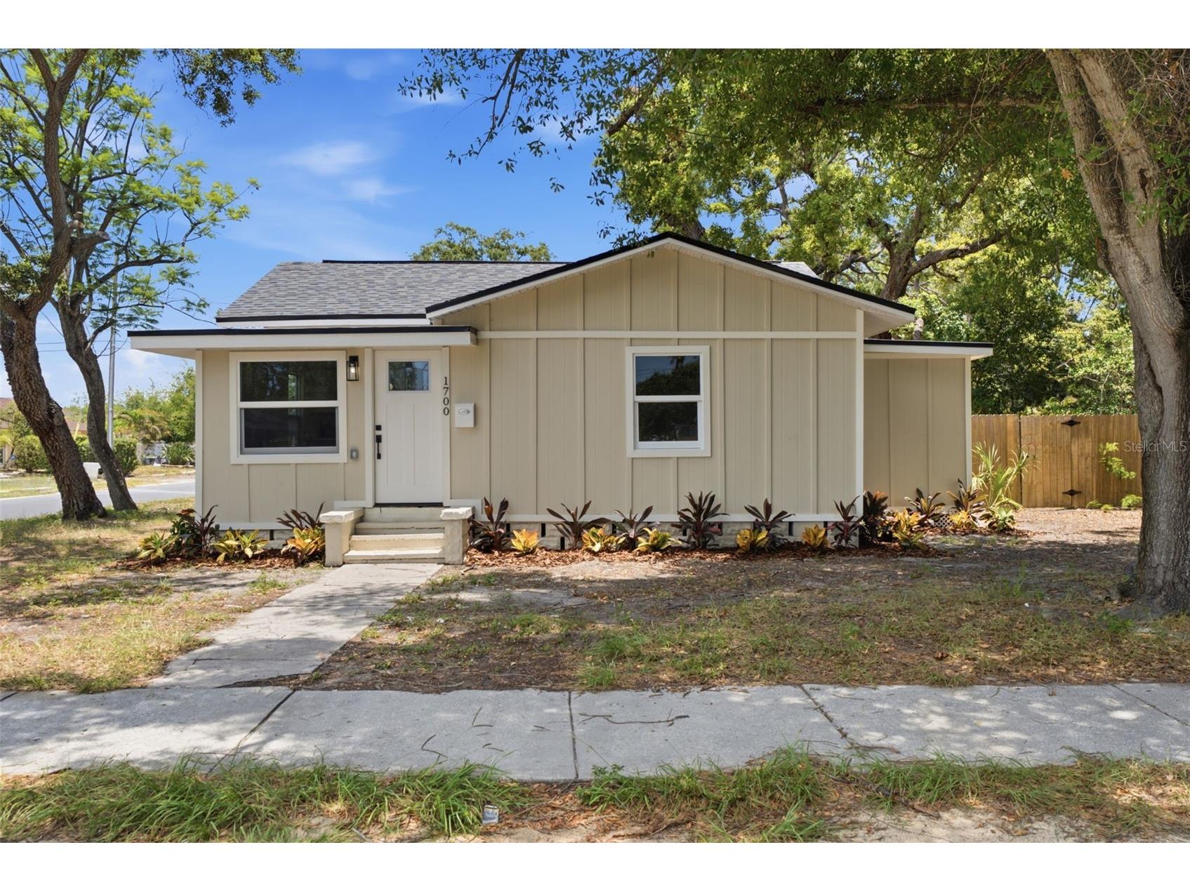 1700 Scranton Street S Saint Petersburg FL 33711 TB8527402 image2