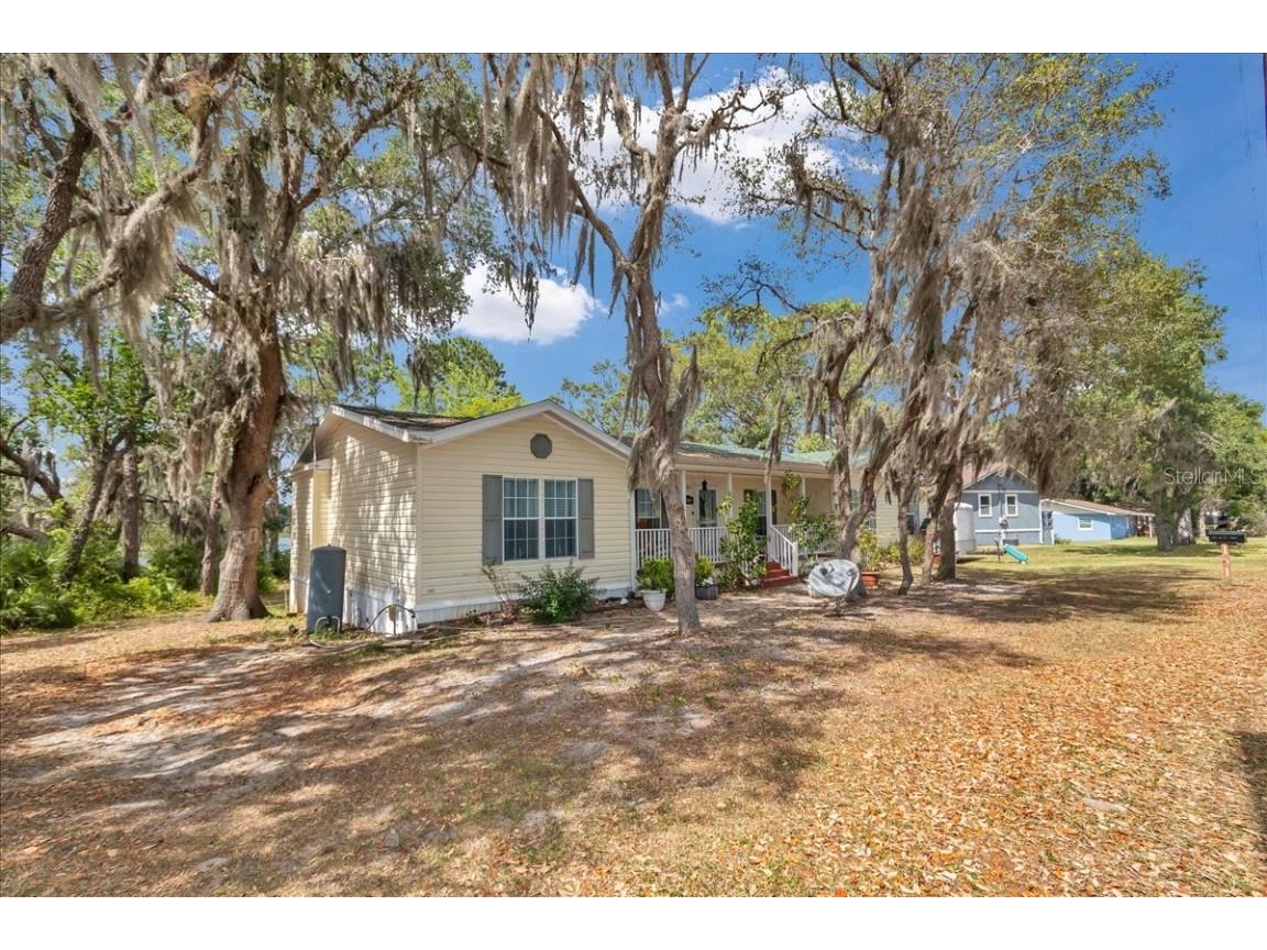 17005 SE 71st Street Ocklawaha FL 32179 - LAKE PLACID FORMERLY KNOWN AS HALFORD LAKE OM700838 image1