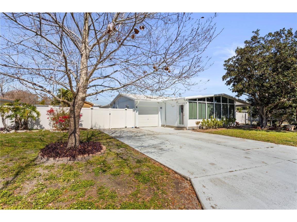 1701 66th Avenue N Saint Petersburg FL 33702 TB8386550 image1