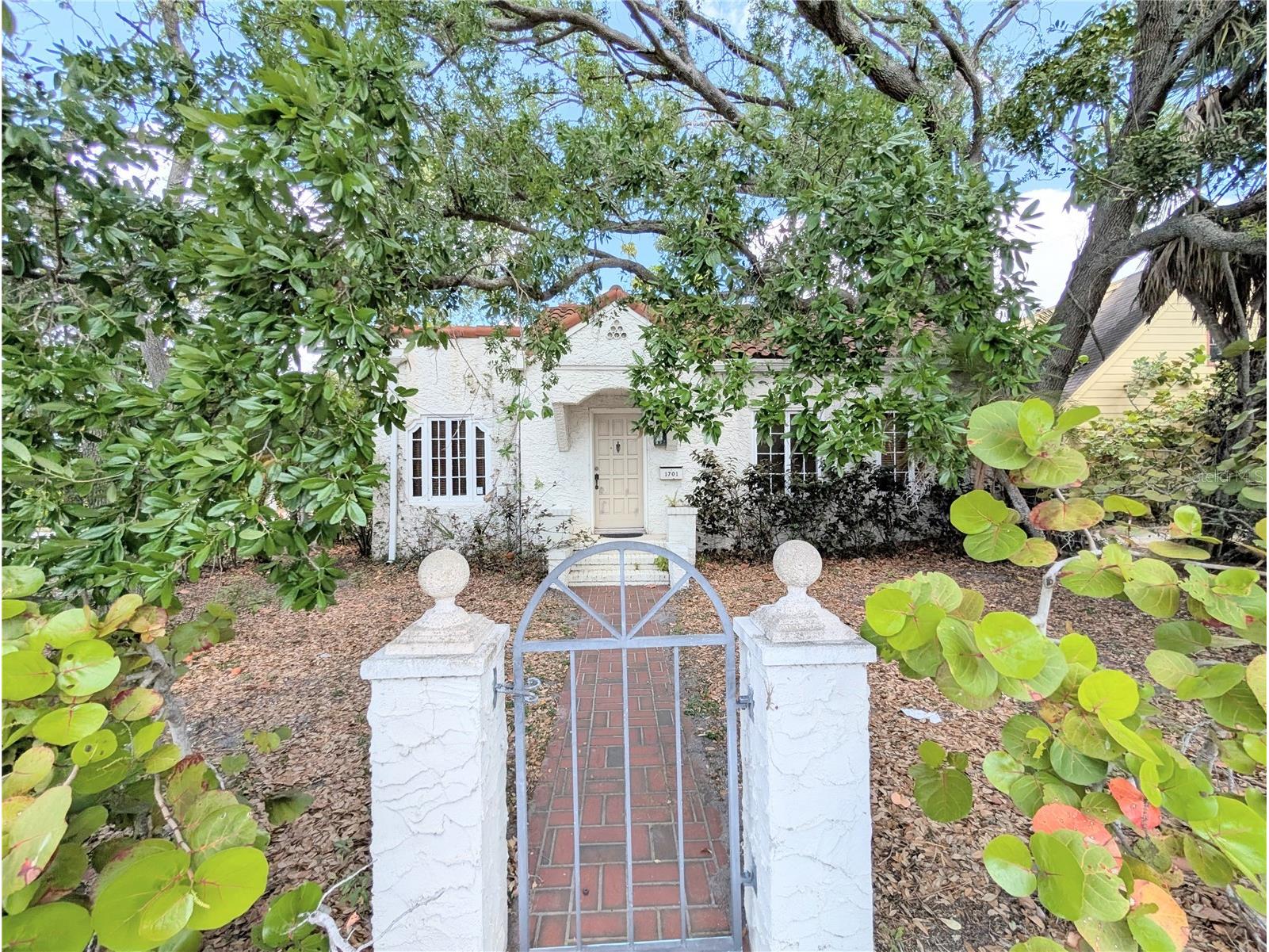 1701 Siesta Drive Sarasota FL 34239 A4690810 image1