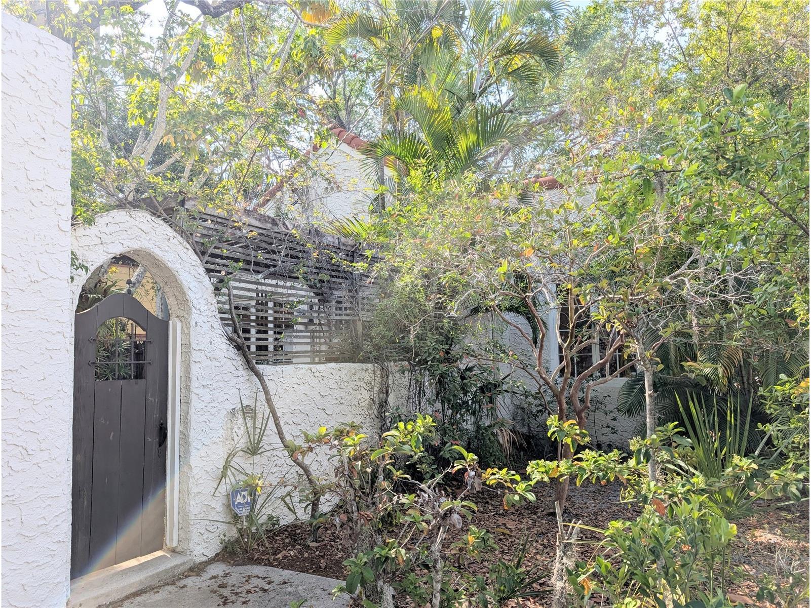1701 Siesta Drive Sarasota FL 34239 A4690810 image2