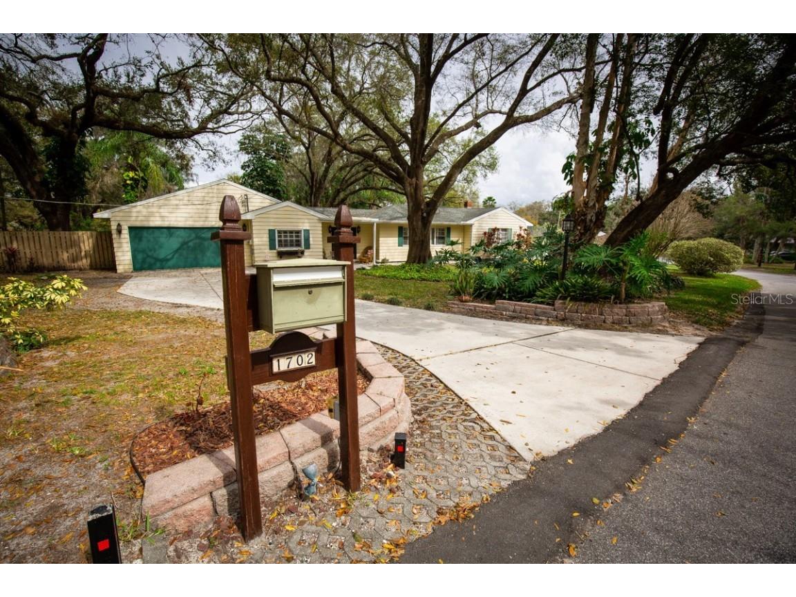 1702 E Crawford Circle Tampa FL 33610 U8190512 image1