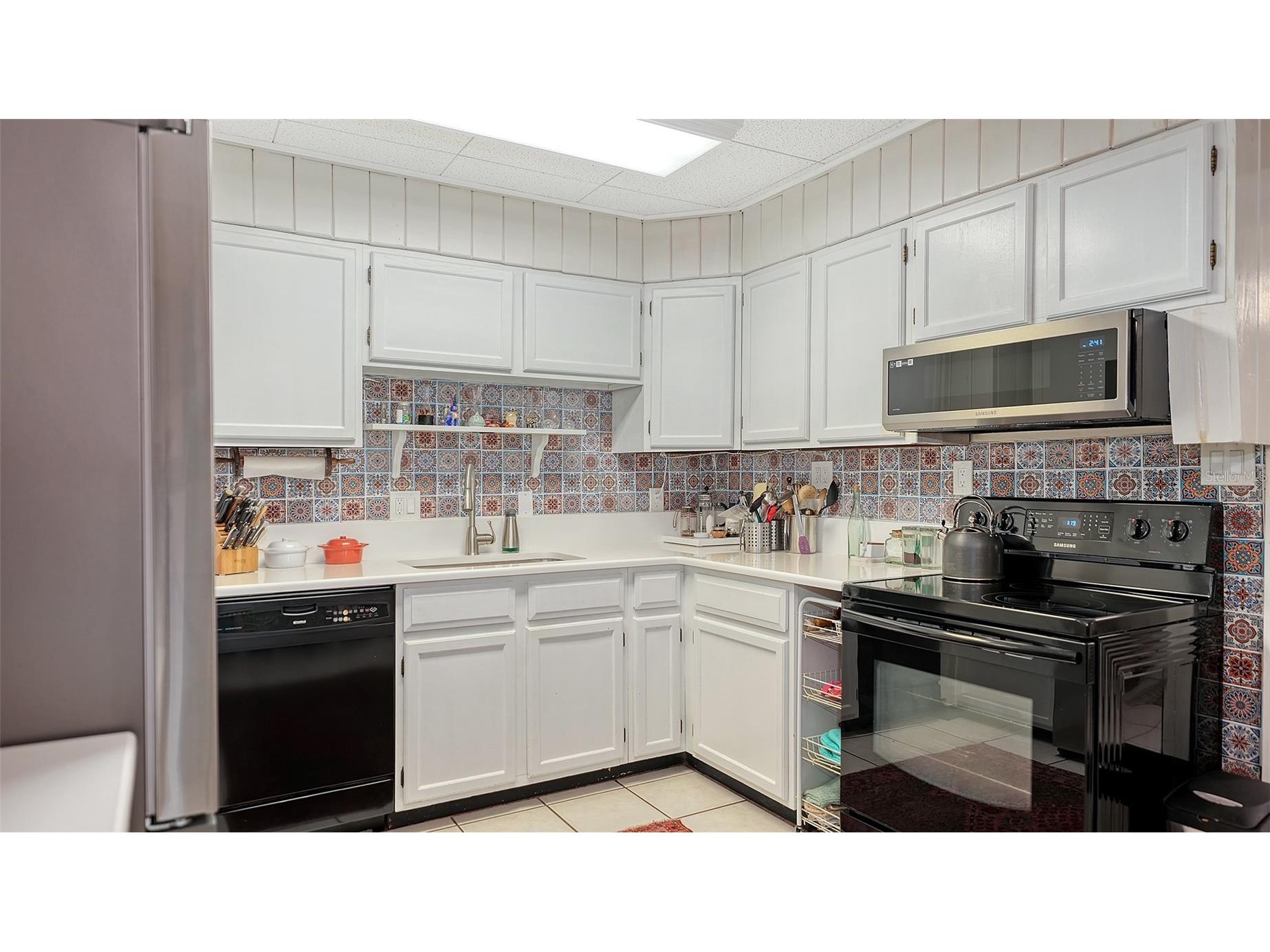 1702 Hillview Street Sarasota FL 34239 A4664314 image23