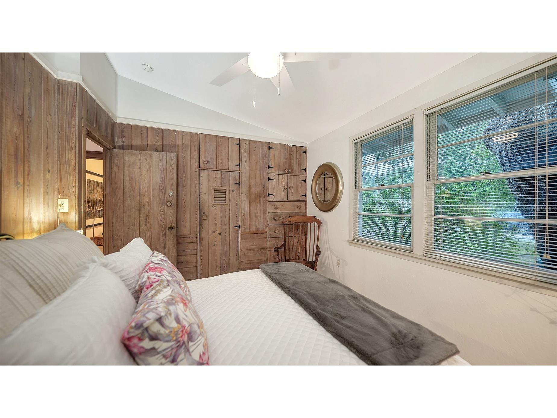 1702 Hillview Street Sarasota FL 34239 A4664314 image32