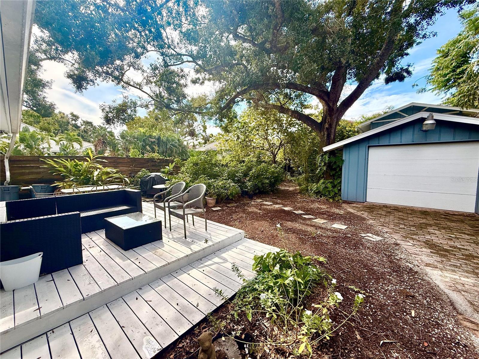 1702 Hillview Street Sarasota FL 34239 A4664314 image4