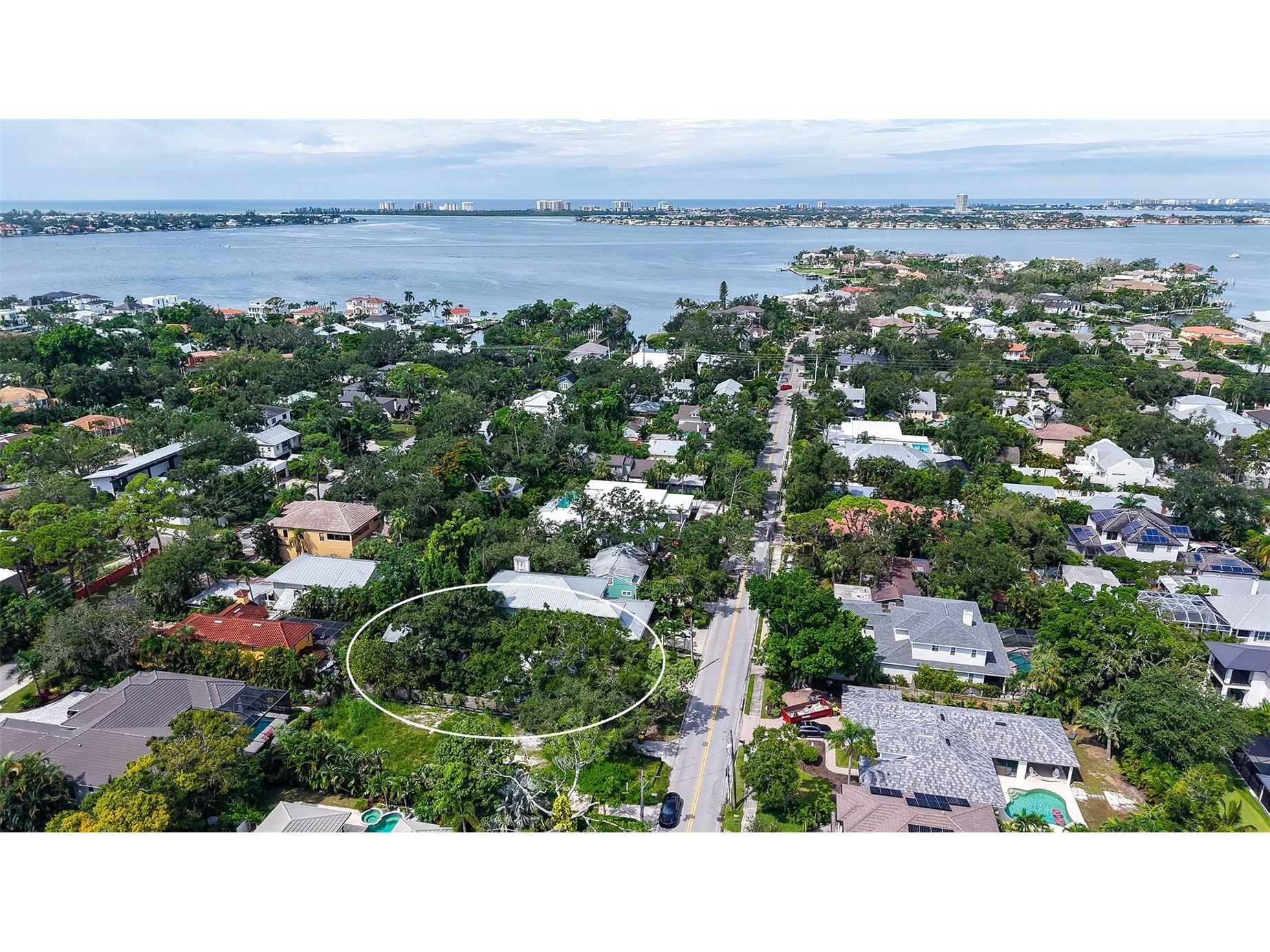 1702 Hillview Street Sarasota FL 34239 A4664314 image40