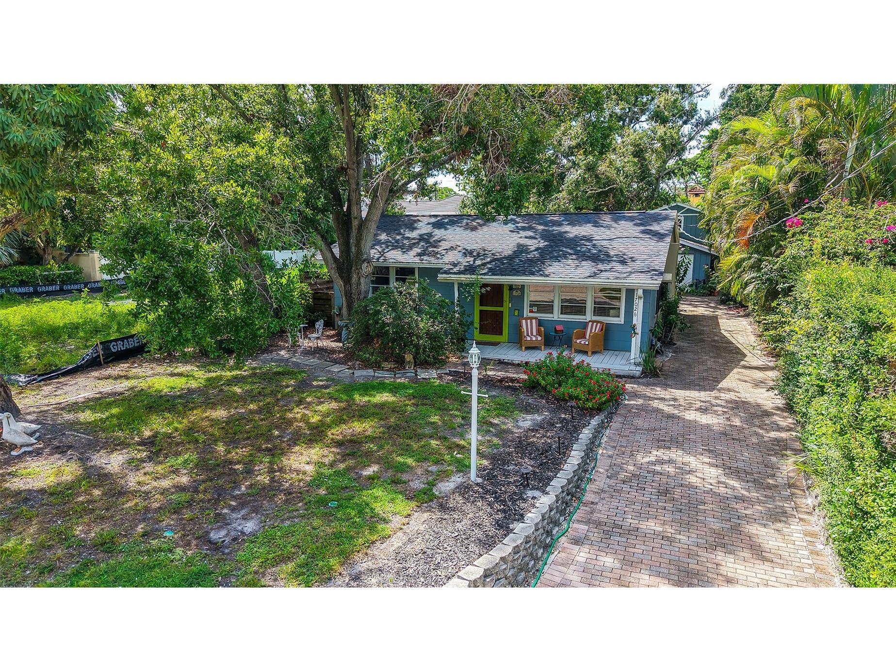 1702 Hillview Street Sarasota FL 34239 A4664314 image42