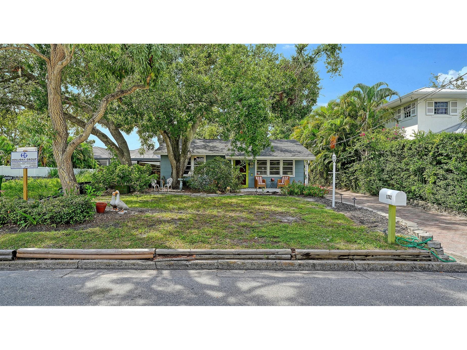 1702 Hillview Street Sarasota FL 34239 A4664314 image43