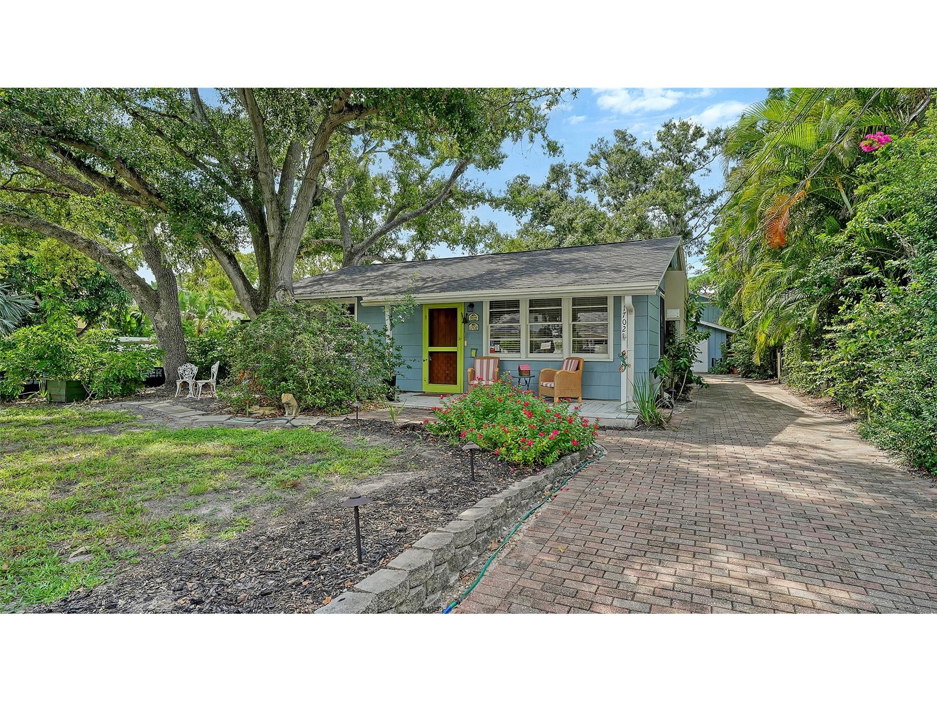 1702 Hillview Street Sarasota FL 34239 A4664314 image45