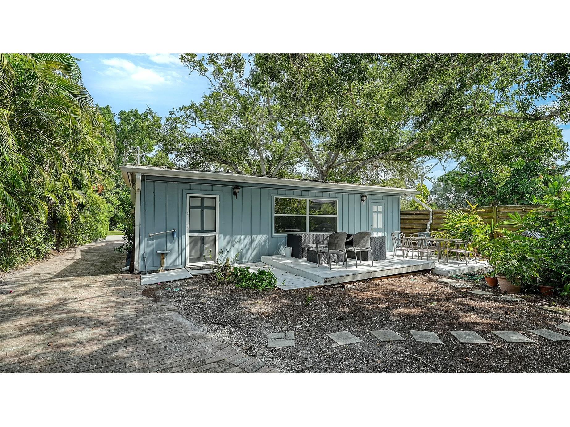 1702 Hillview Street Sarasota FL 34239 A4664314 image49