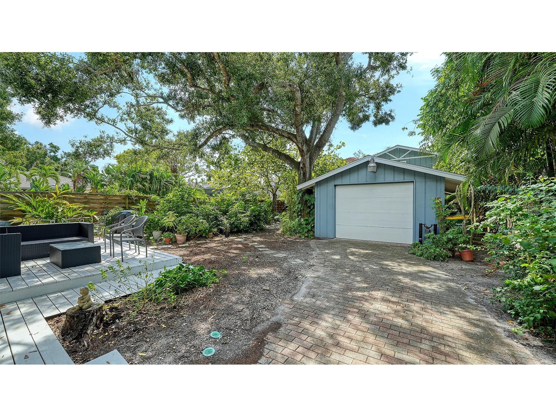 1702 Hillview Street Sarasota FL 34239 A4664314 image50