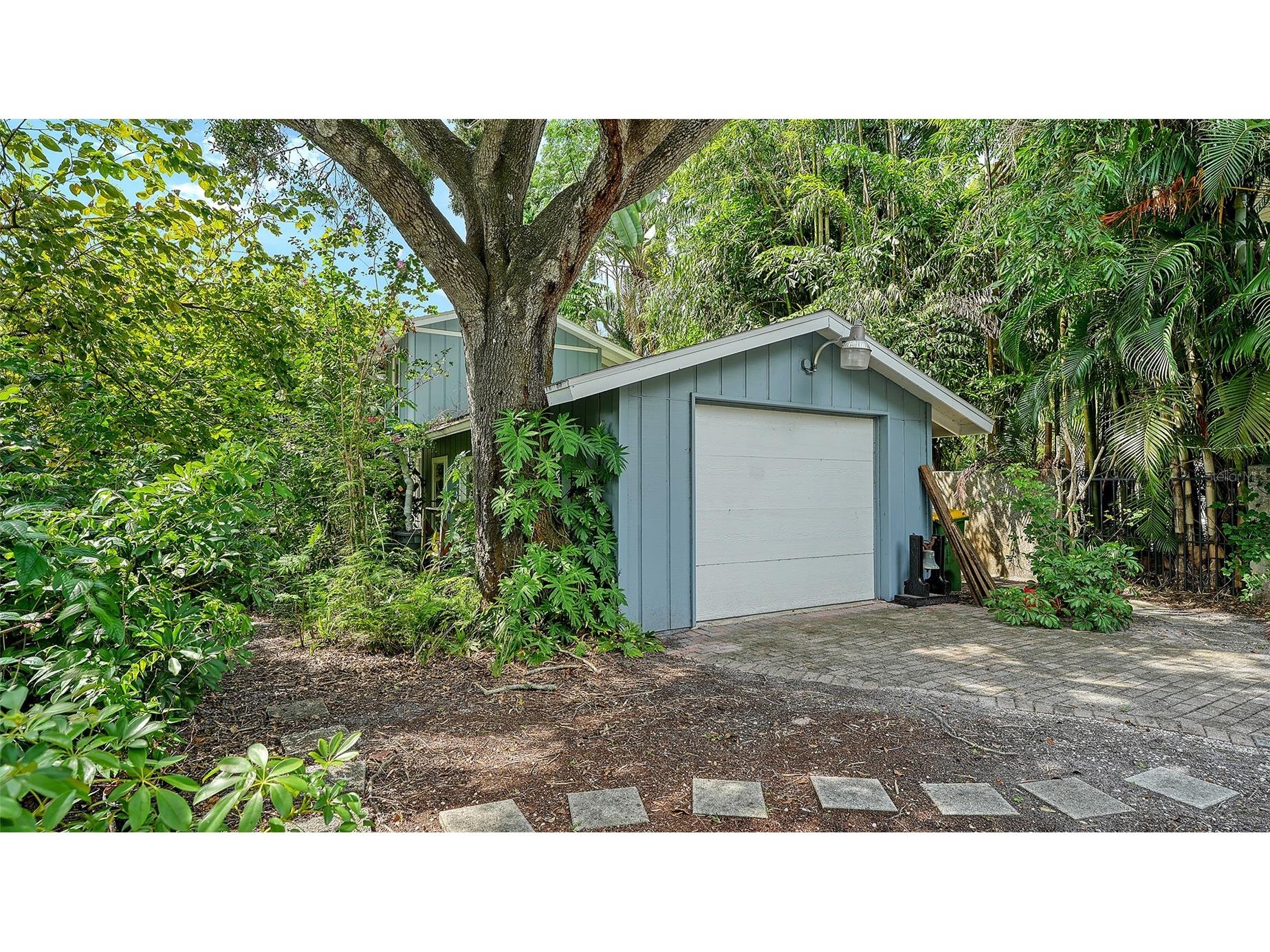 1702 Hillview Street Sarasota FL 34239 A4664314 image51