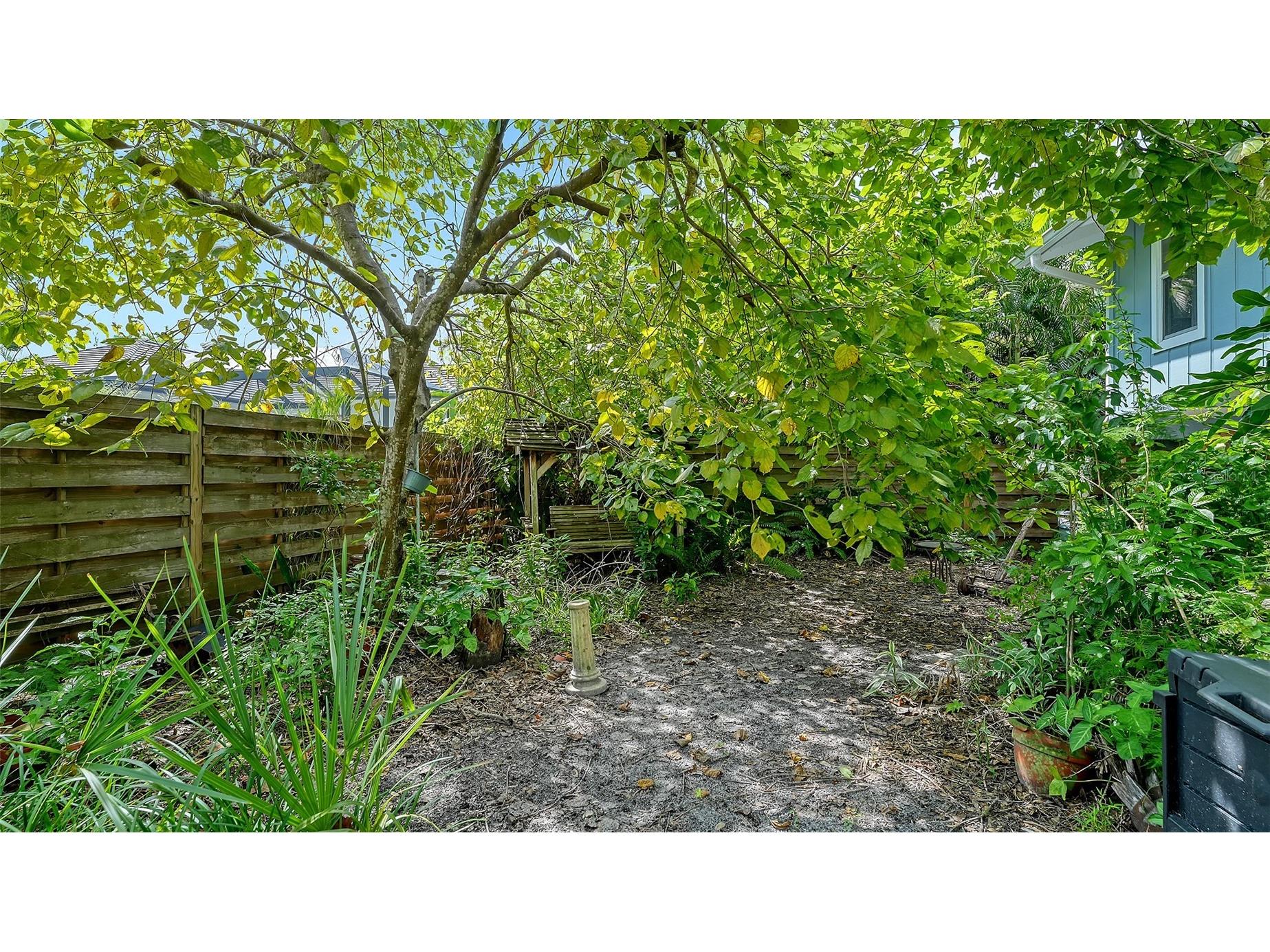 1702 Hillview Street Sarasota FL 34239 A4664314 image52