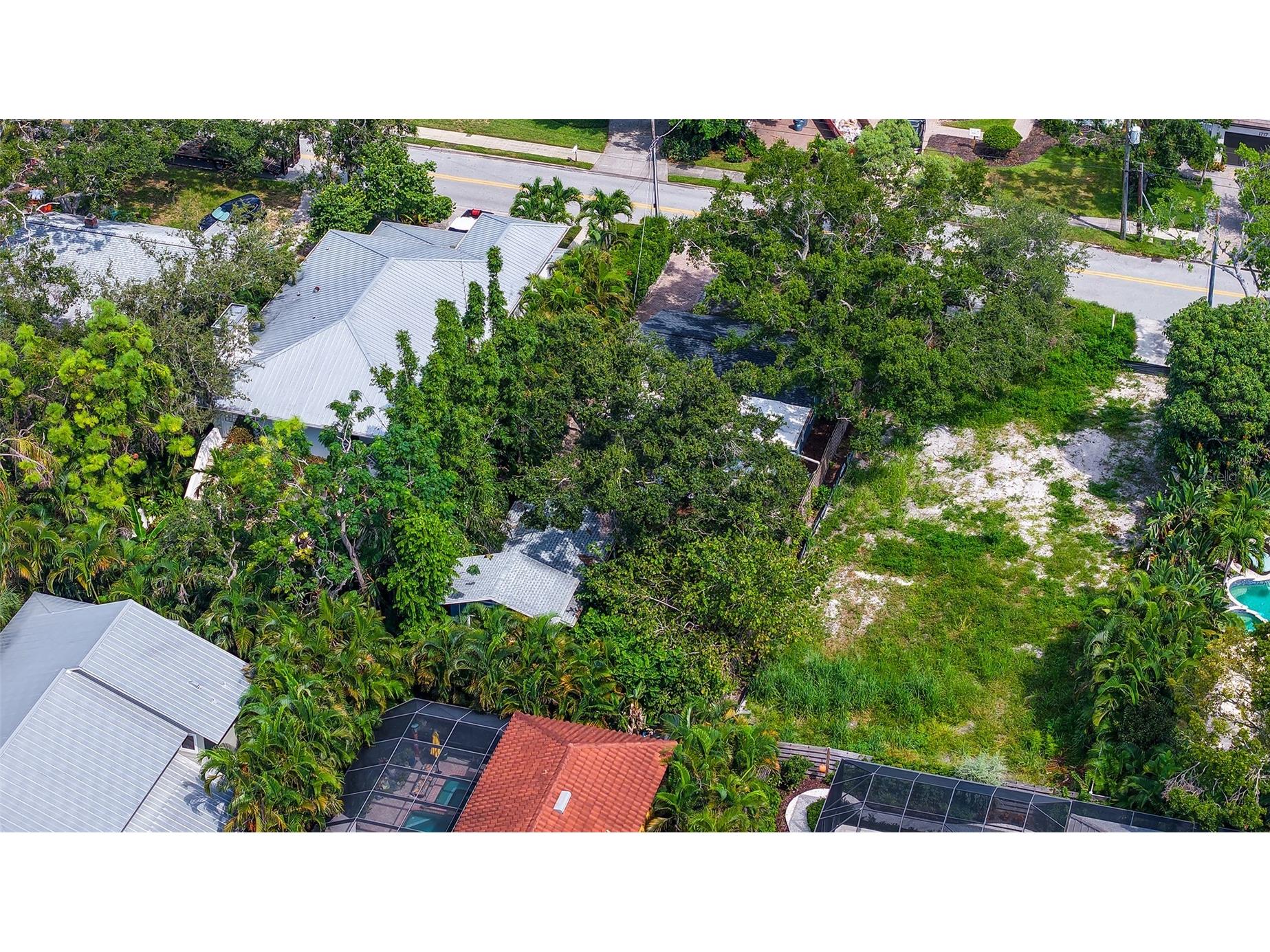 1702 Hillview Street Sarasota FL 34239 A4664314 image53