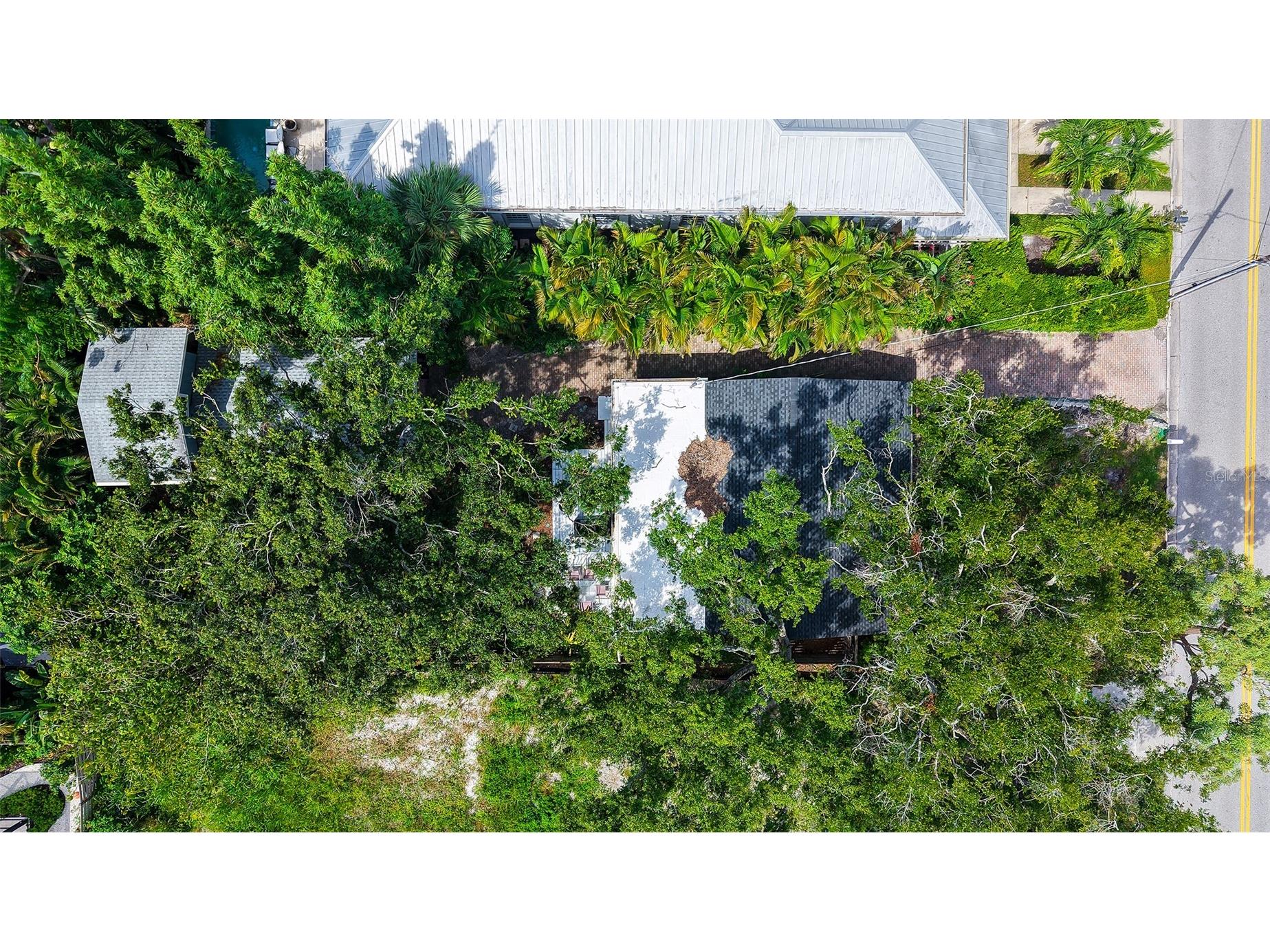 1702 Hillview Street Sarasota FL 34239 A4664314 image54