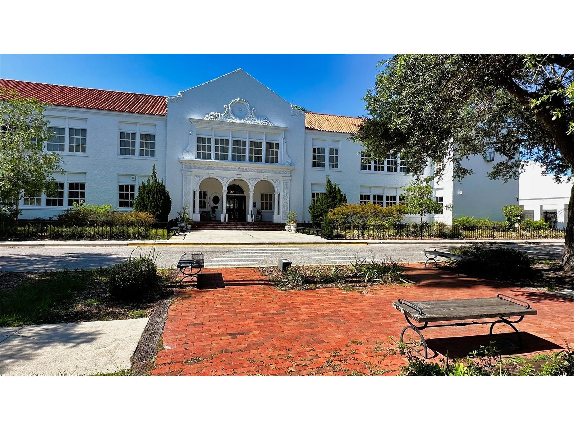 1702 Hillview Street Sarasota FL 34239 A4664314 image66