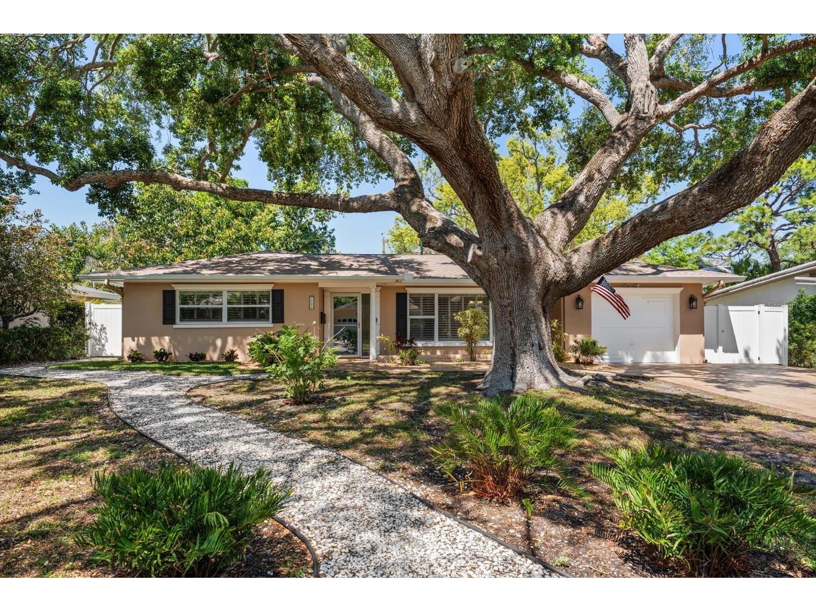 1702 Meredith Lane Belleair FL 33756 TB8502139 image1
