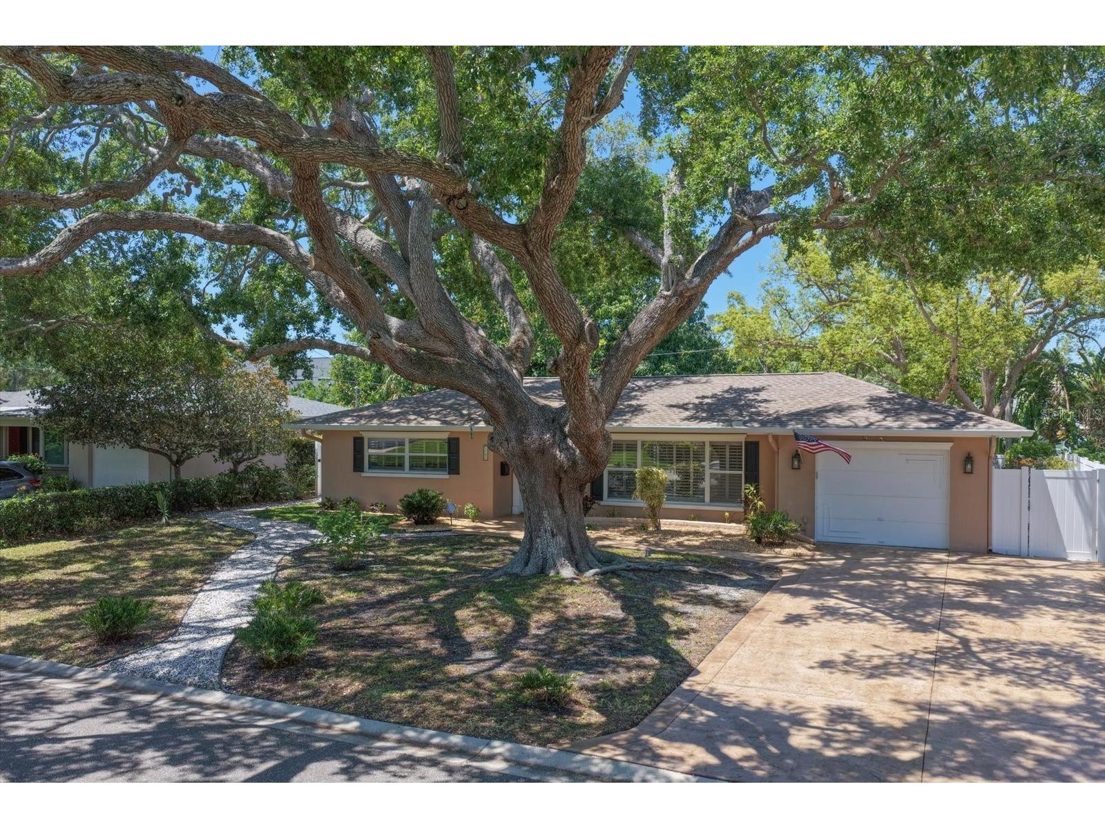 1702 Meredith Lane Belleair FL 33756 TB8502139 image2