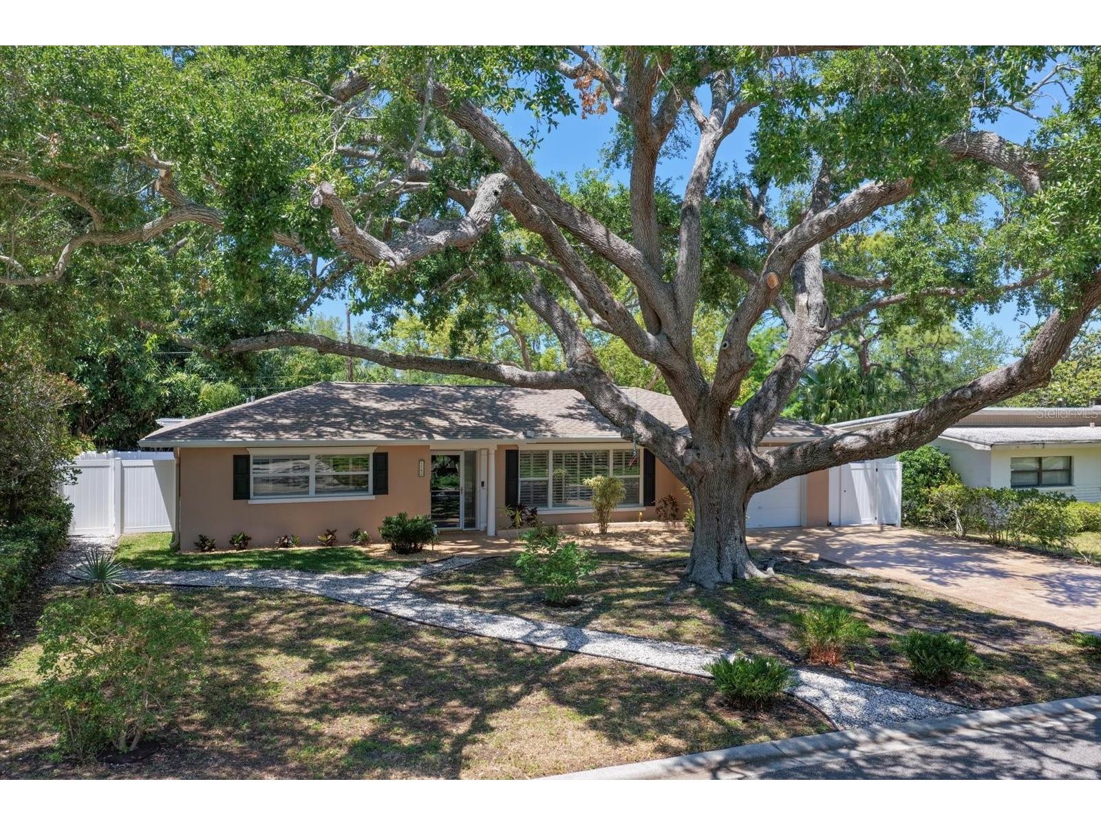 1702 Meredith Lane Belleair FL 33756 TB8502139 image3