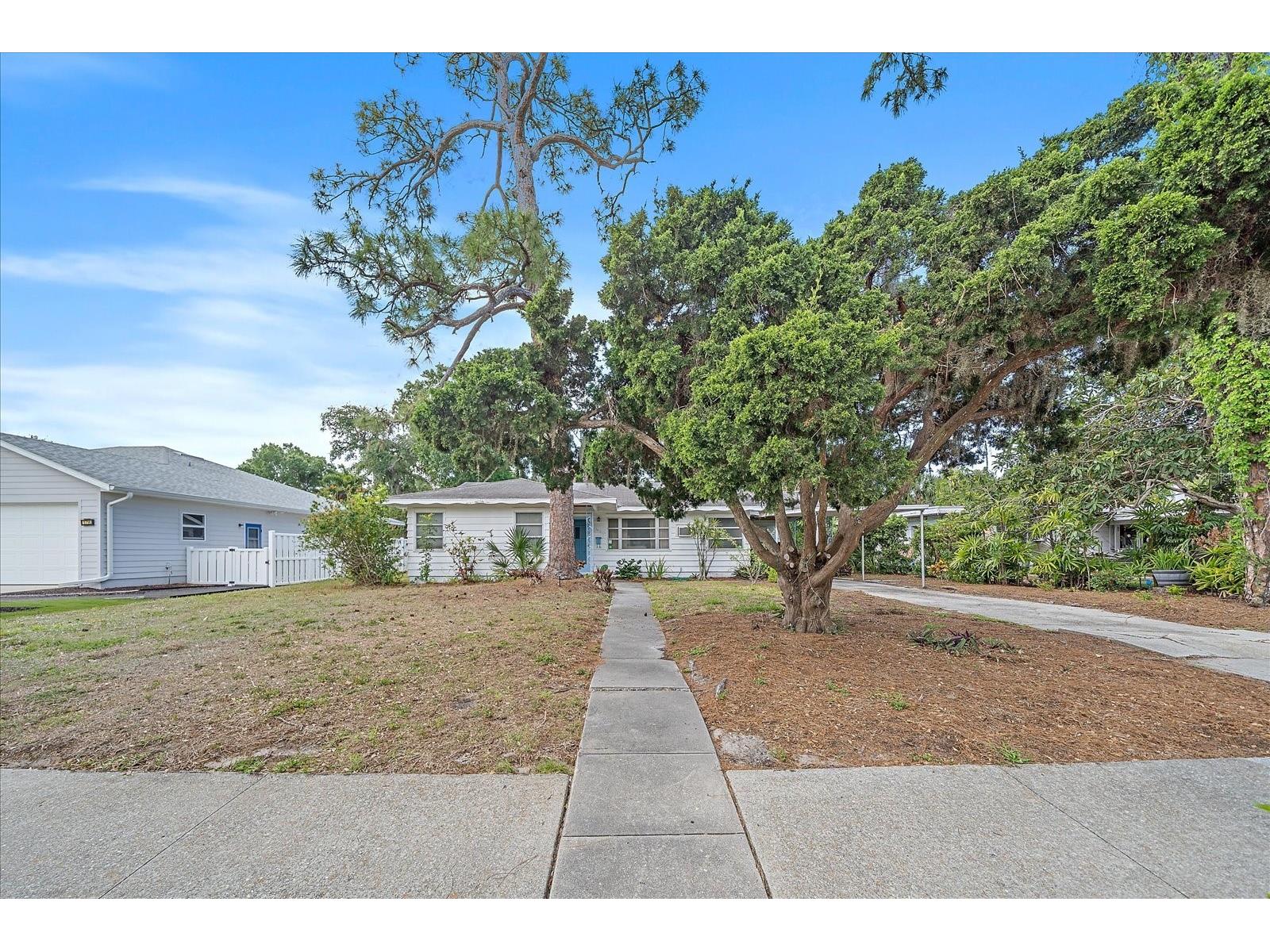 1702 Waldemere Street Sarasota FL 34239 A4690683 image2