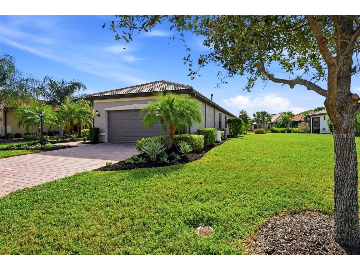 17029 Hampton Falls Terrace Bradenton FL 34202 A4670913 image2