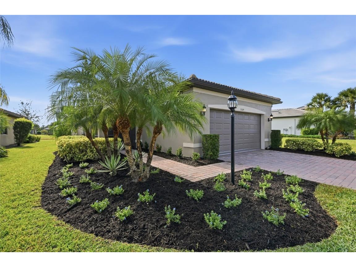 17029 Hampton Falls Terrace Bradenton FL 34202 A4670913 image3