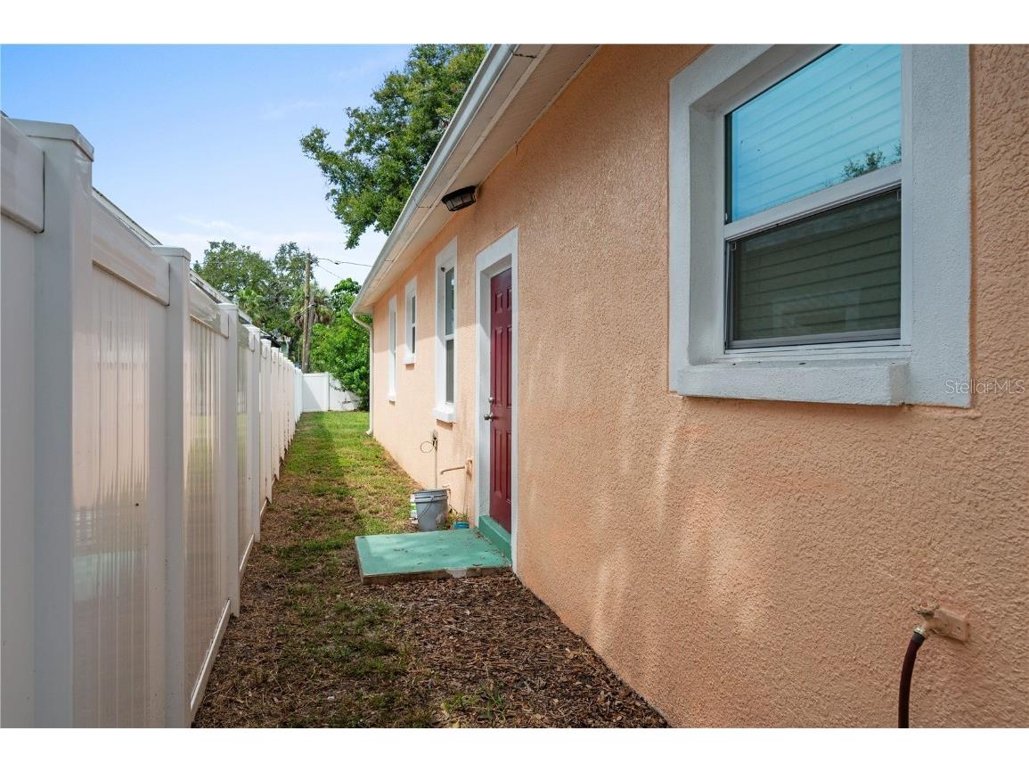 1703 12th Street S Saint Petersburg FL 33705 C7515339 image53