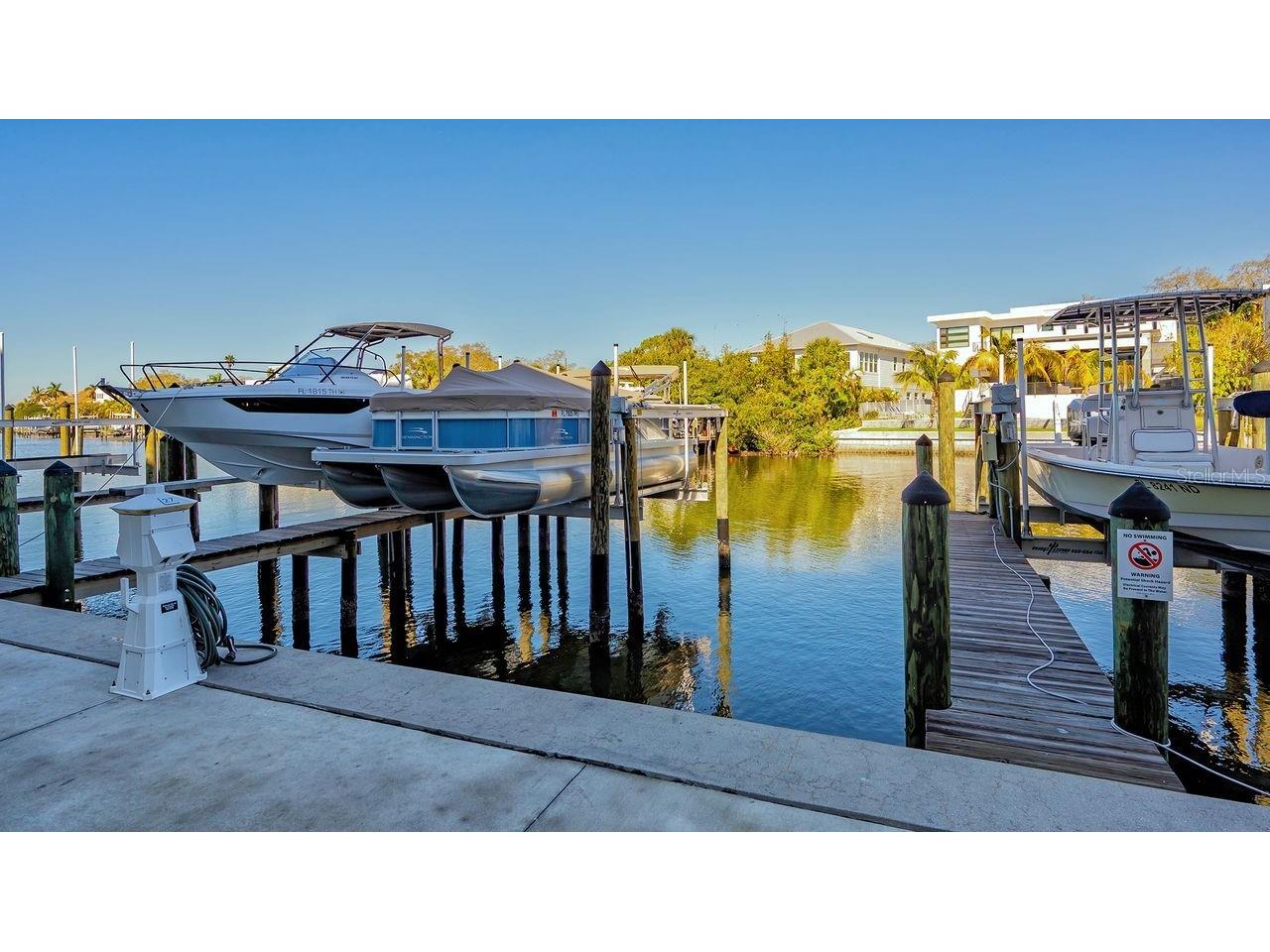 1703 N Tamiami Trail #404 Sarasota FL 34234 A4673230 image2