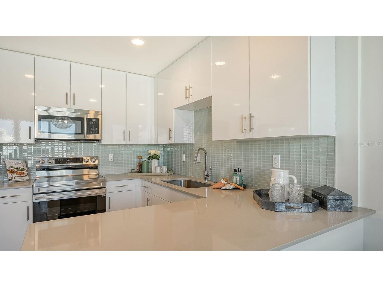 1703 N Tamiami Trail #404 Sarasota FL 34234 A4673230 image26