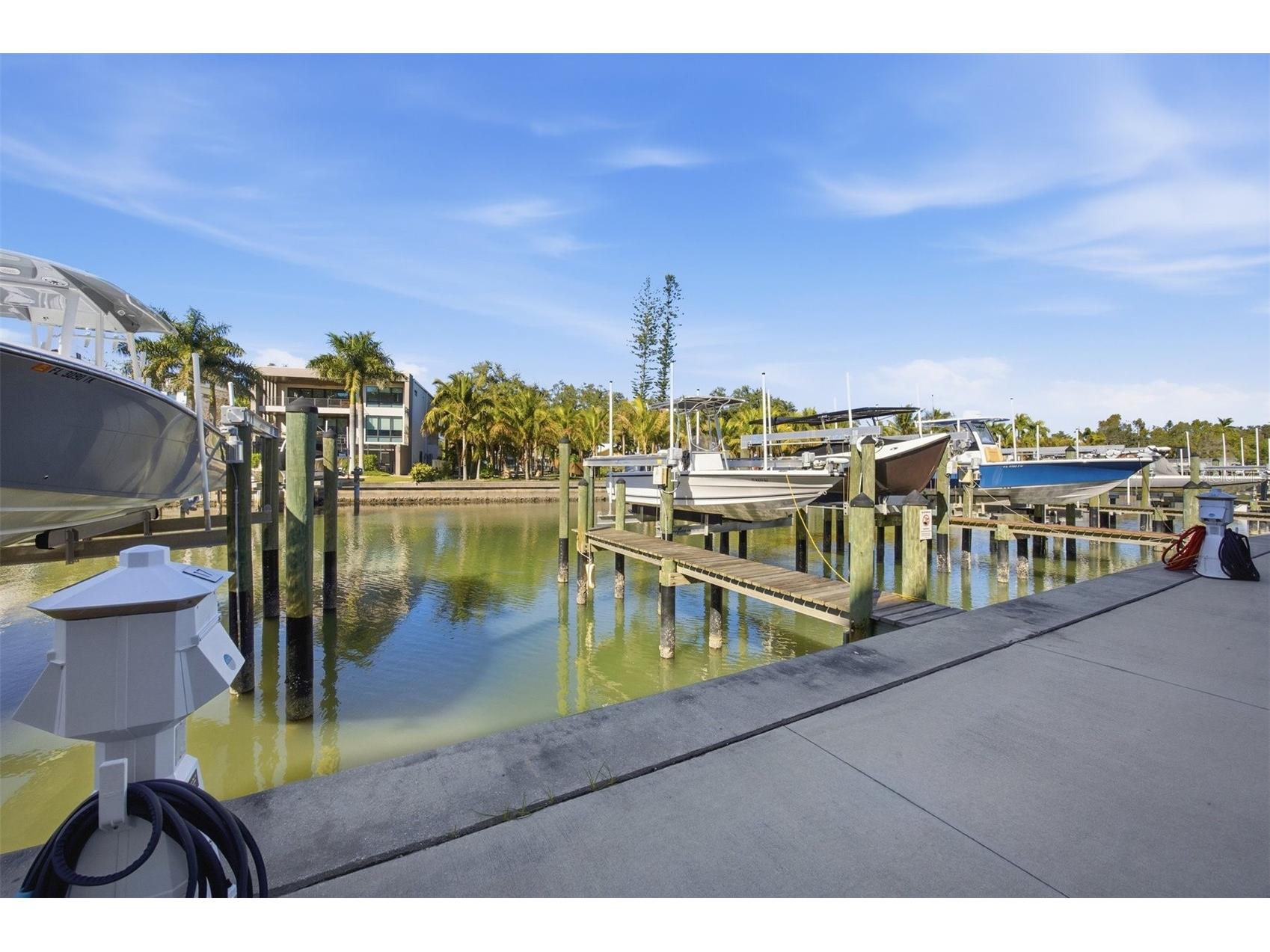 1703 N Tamiami Trail #B507 Sarasota FL 34234 A4678101 image33