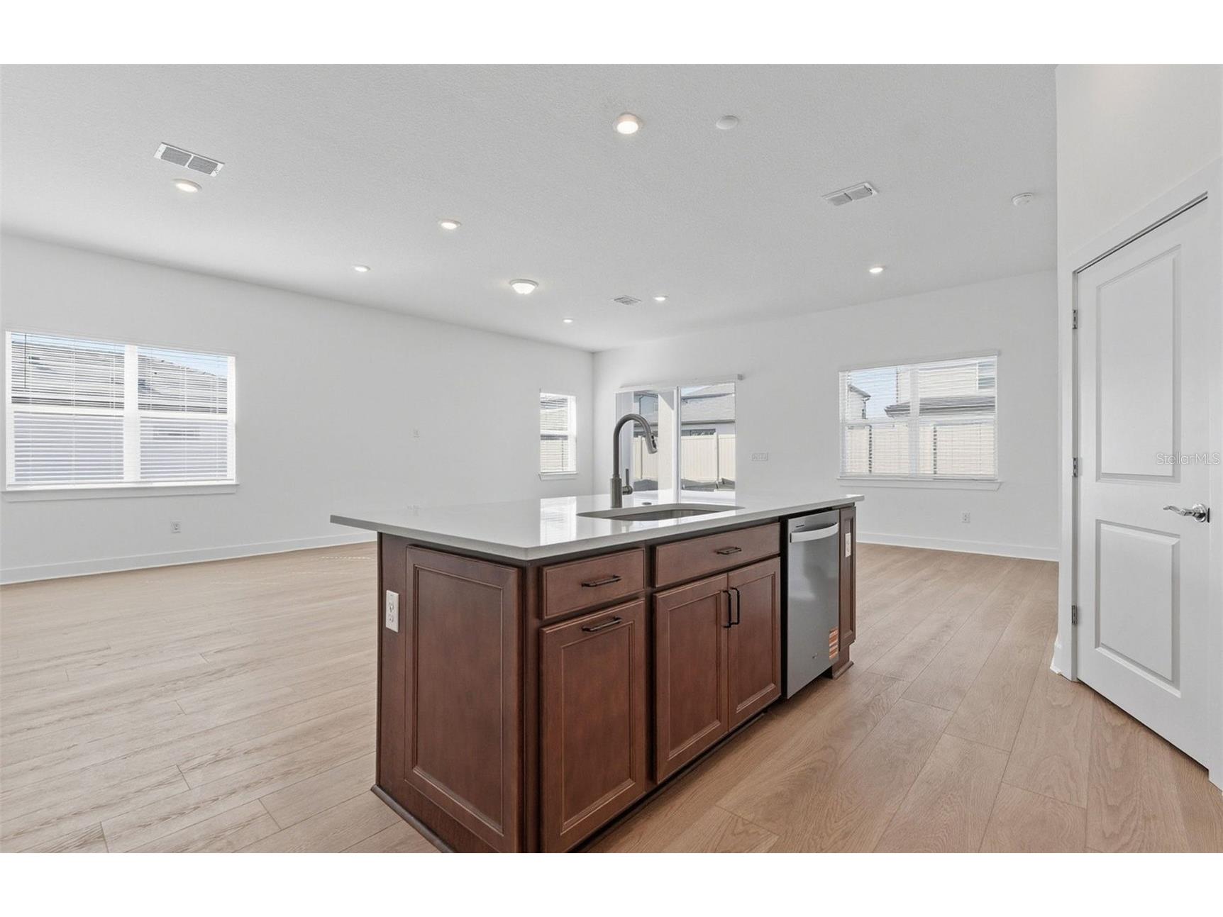 1703 Valier Point Zephyrhills FL 33541 TB8454167 image4