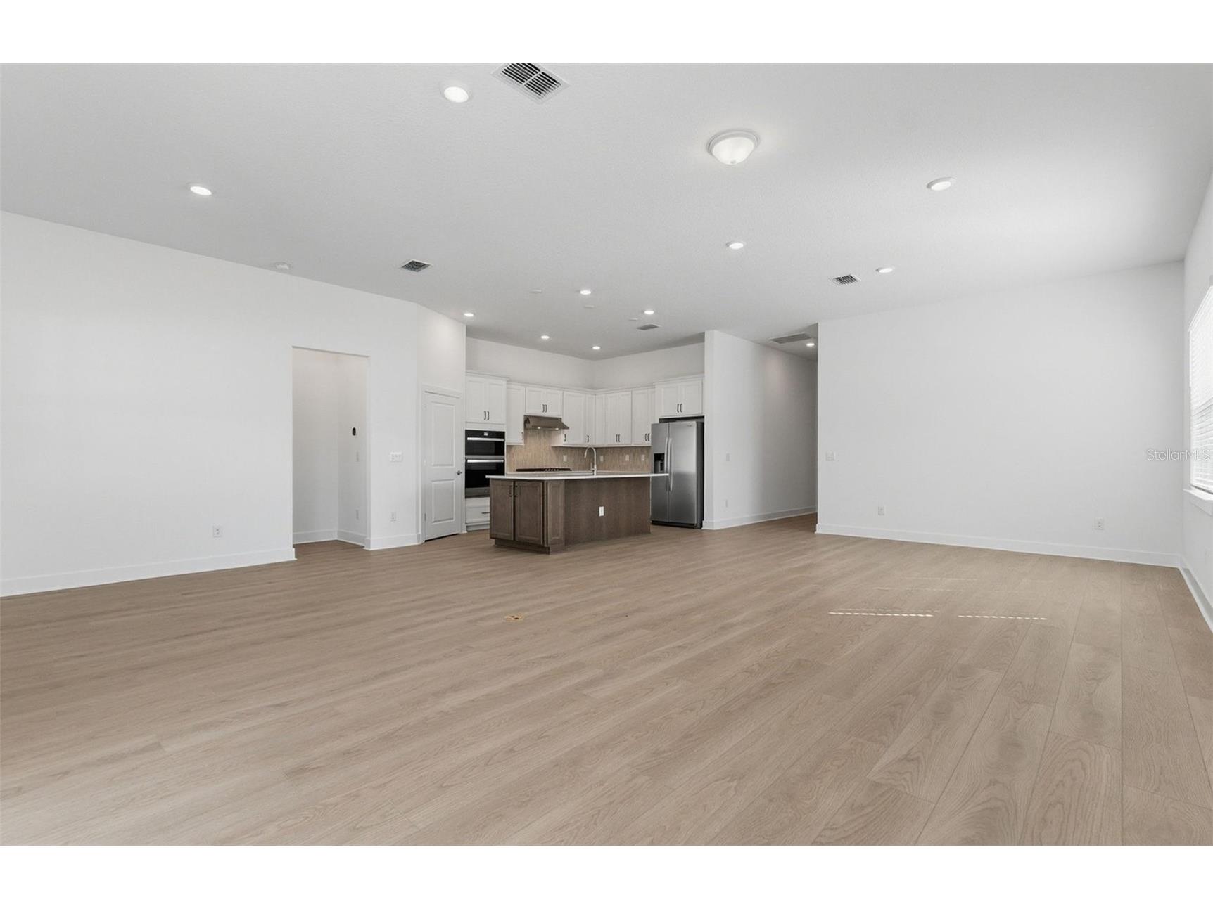 1703 Valier Point Zephyrhills FL 33541 TB8454167 image6