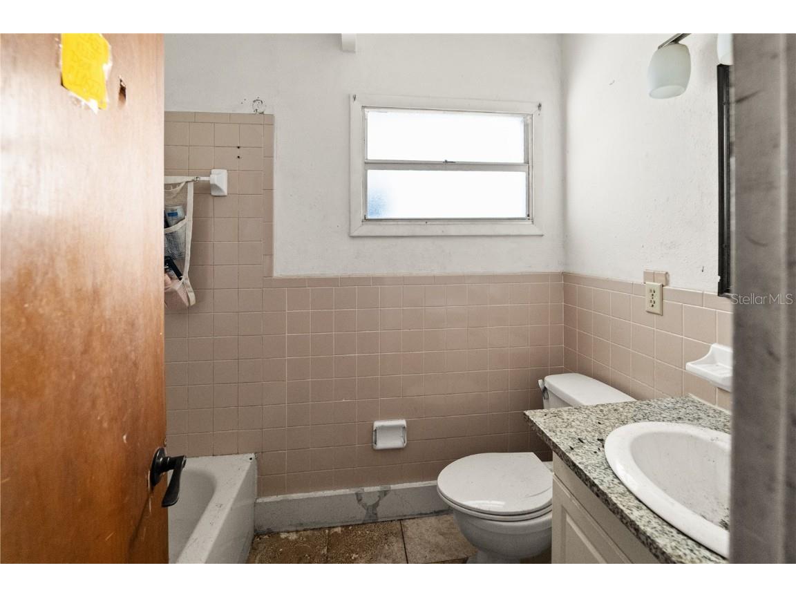 1703 Warrington Way Tampa FL 33619 TB8452225 image4