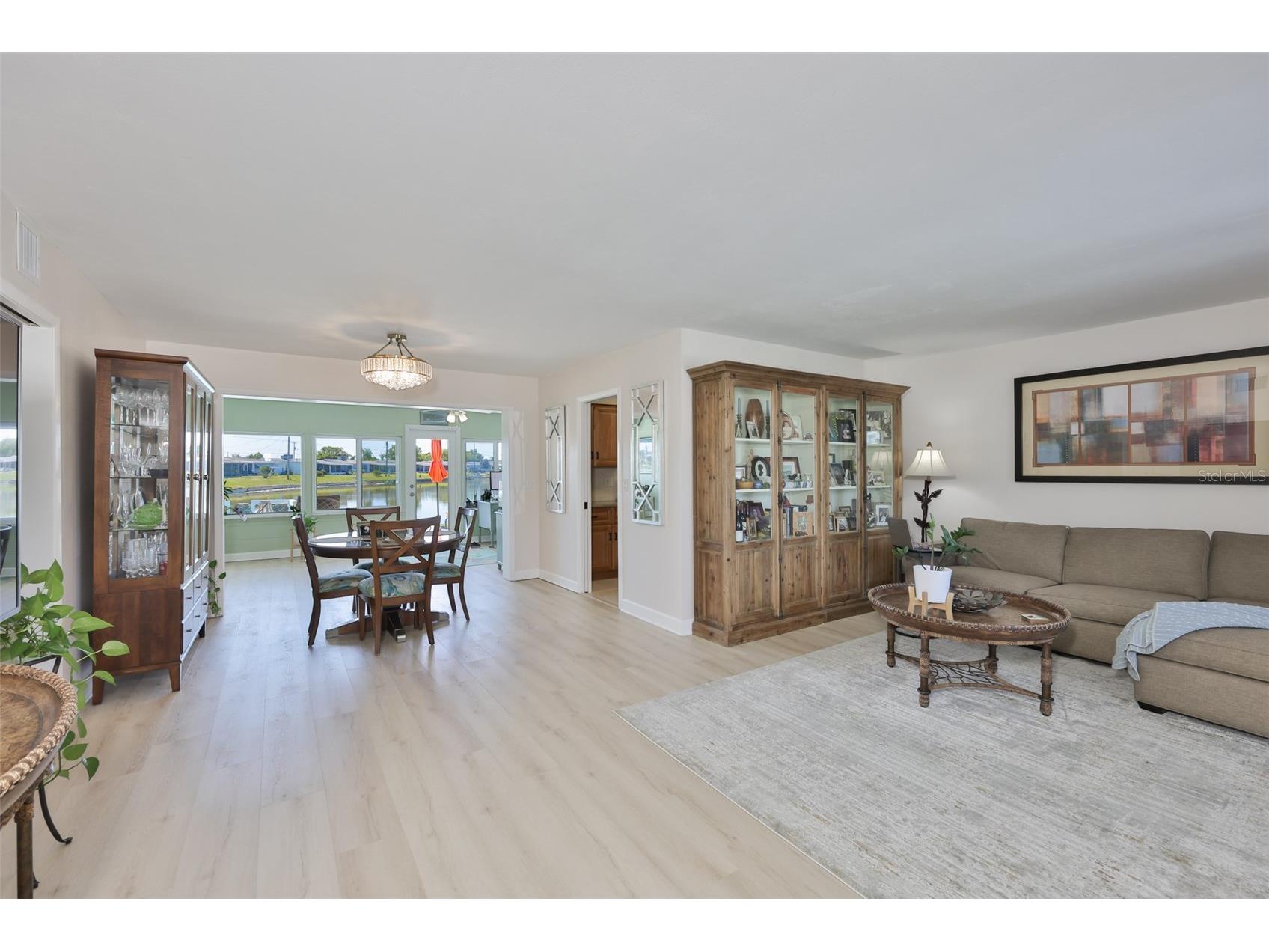 1704 Danbury Drive Sun City Center FL 33573 - South Lake TB8498415 image3