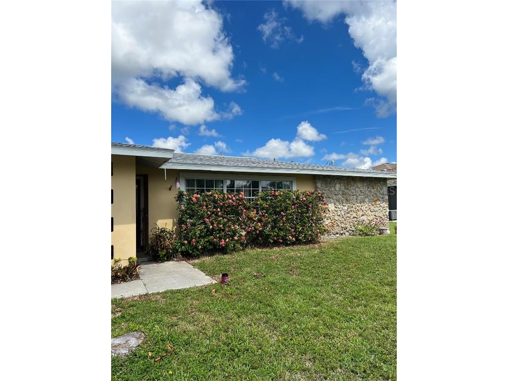 1704 Se 8th Avenue Cape Coral FL 33990 OM660600 image1