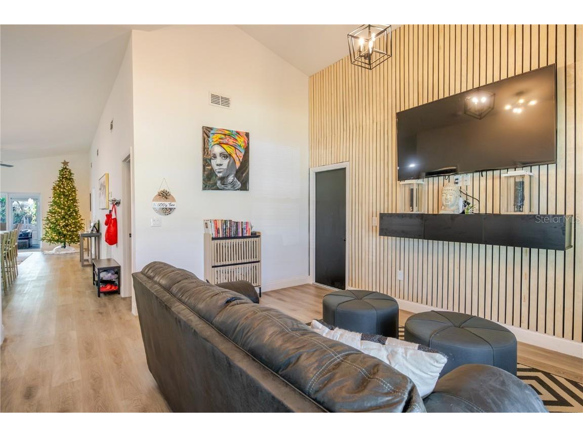 1704 W Hanna Avenue Tampa FL 33604 L4957693 image7