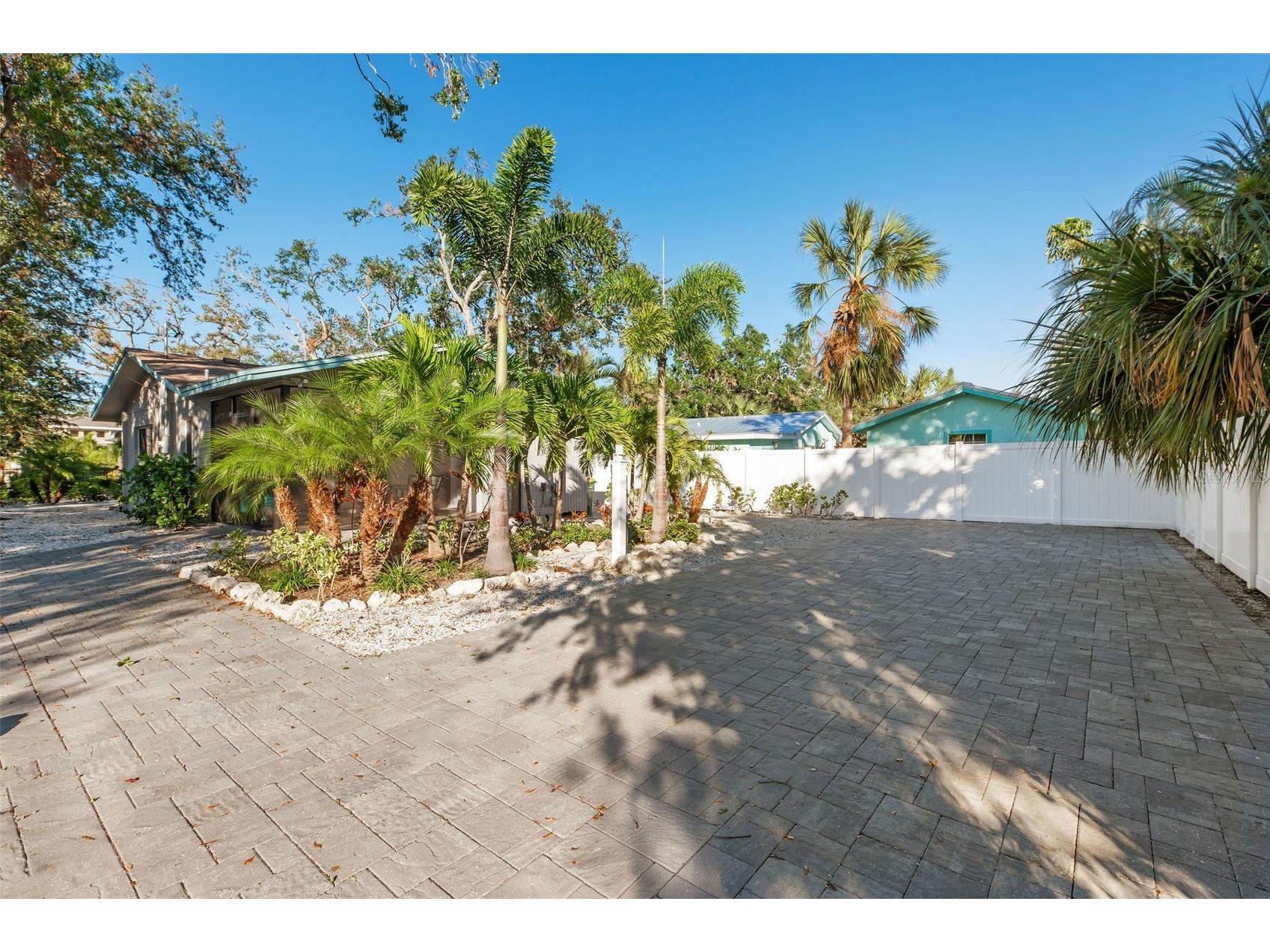 1704 Wisconsin Lane Sarasota FL 34239 A4683524 image25