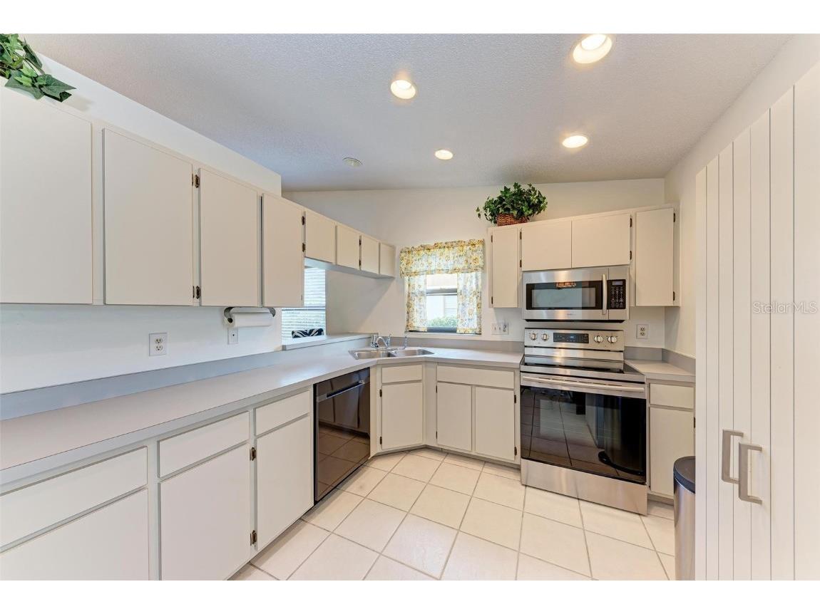 1705 Curry Avenue #85 Nokomis FL 34275 A4667292 image2