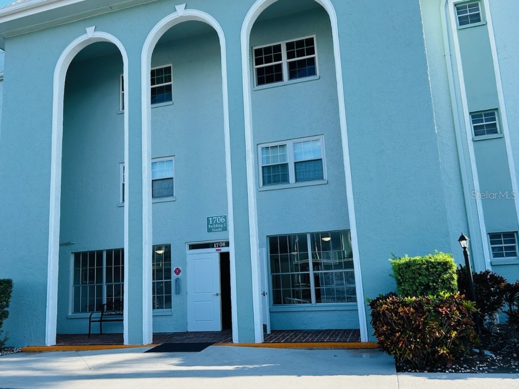 1706 Belleair Forest Drive #104 Belleair FL 33756 U8212043 image1