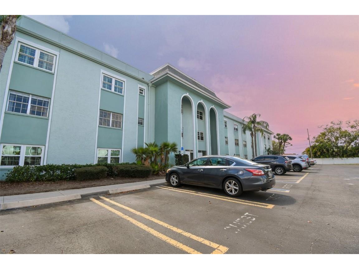 1706 Belleair Forest Drive #312 Belleair FL 33756 U8193191 image1