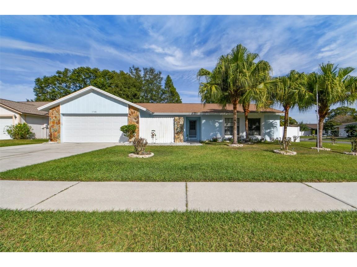 1706 Shady Leaf Drive Valrico FL 33596 T3485889 image1