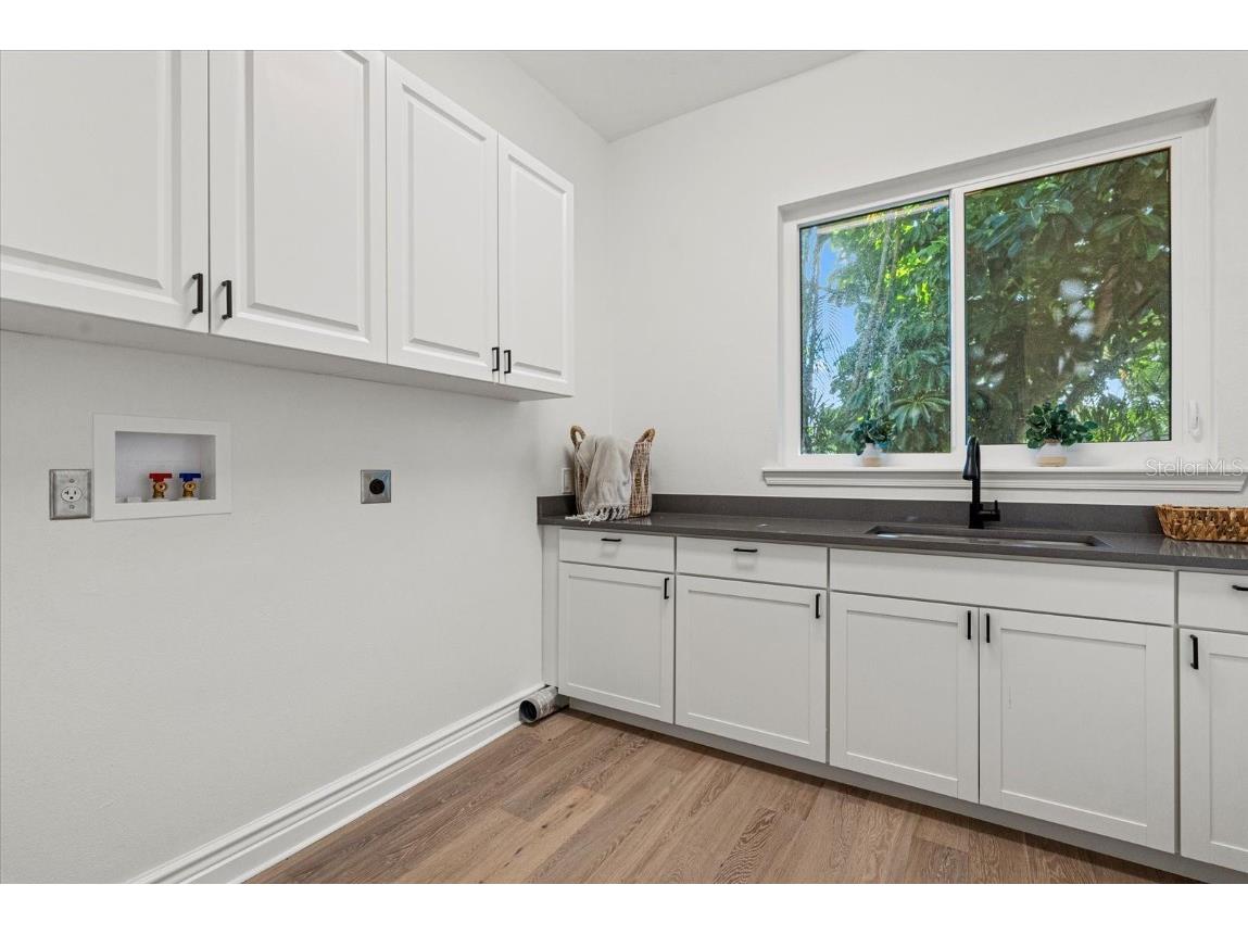 1707 Caribbean Drive Sarasota FL 34231 A4664166 image32