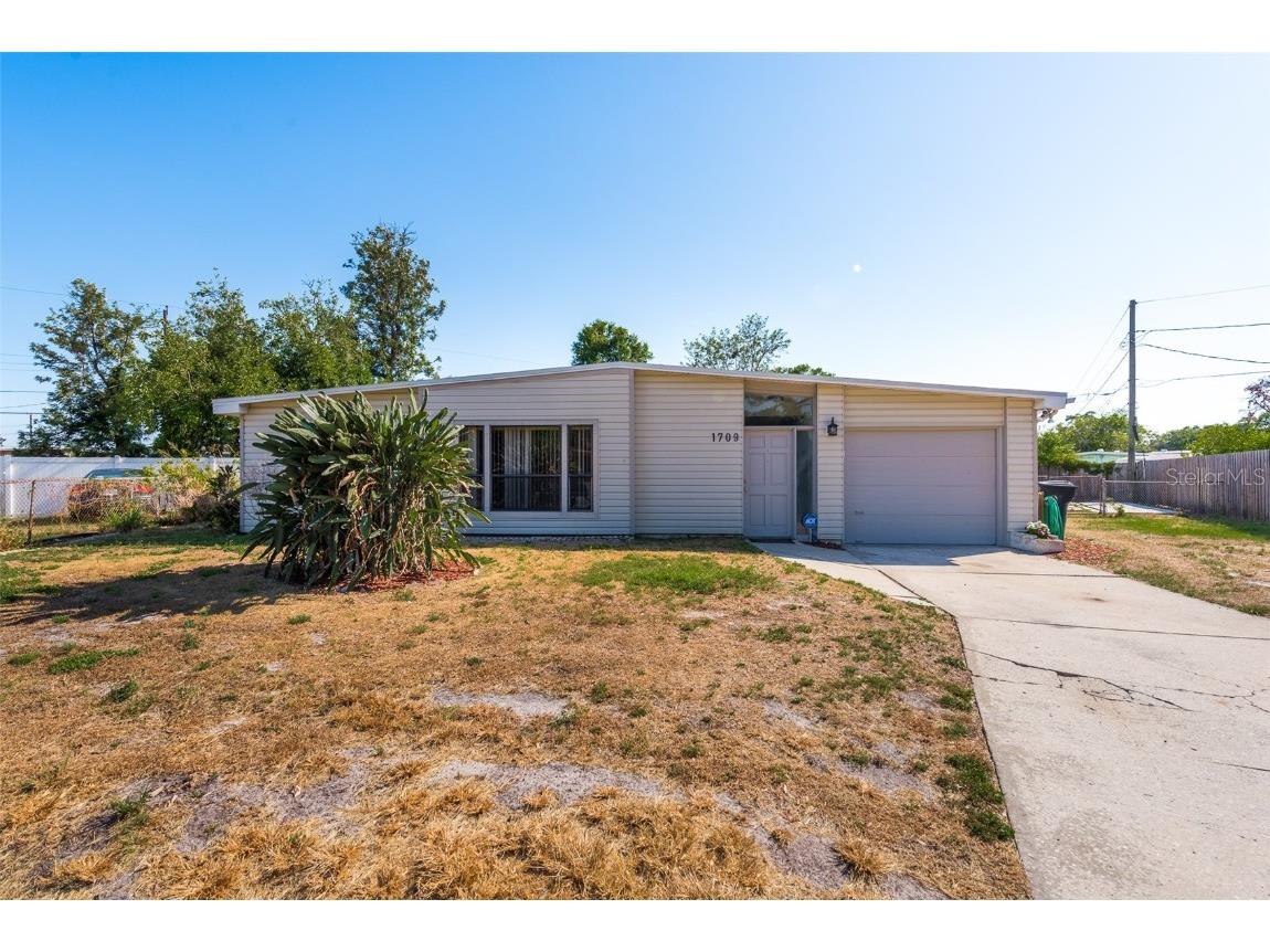 1709 Carnegie Circle Tampa FL 33619 U8244422 image1