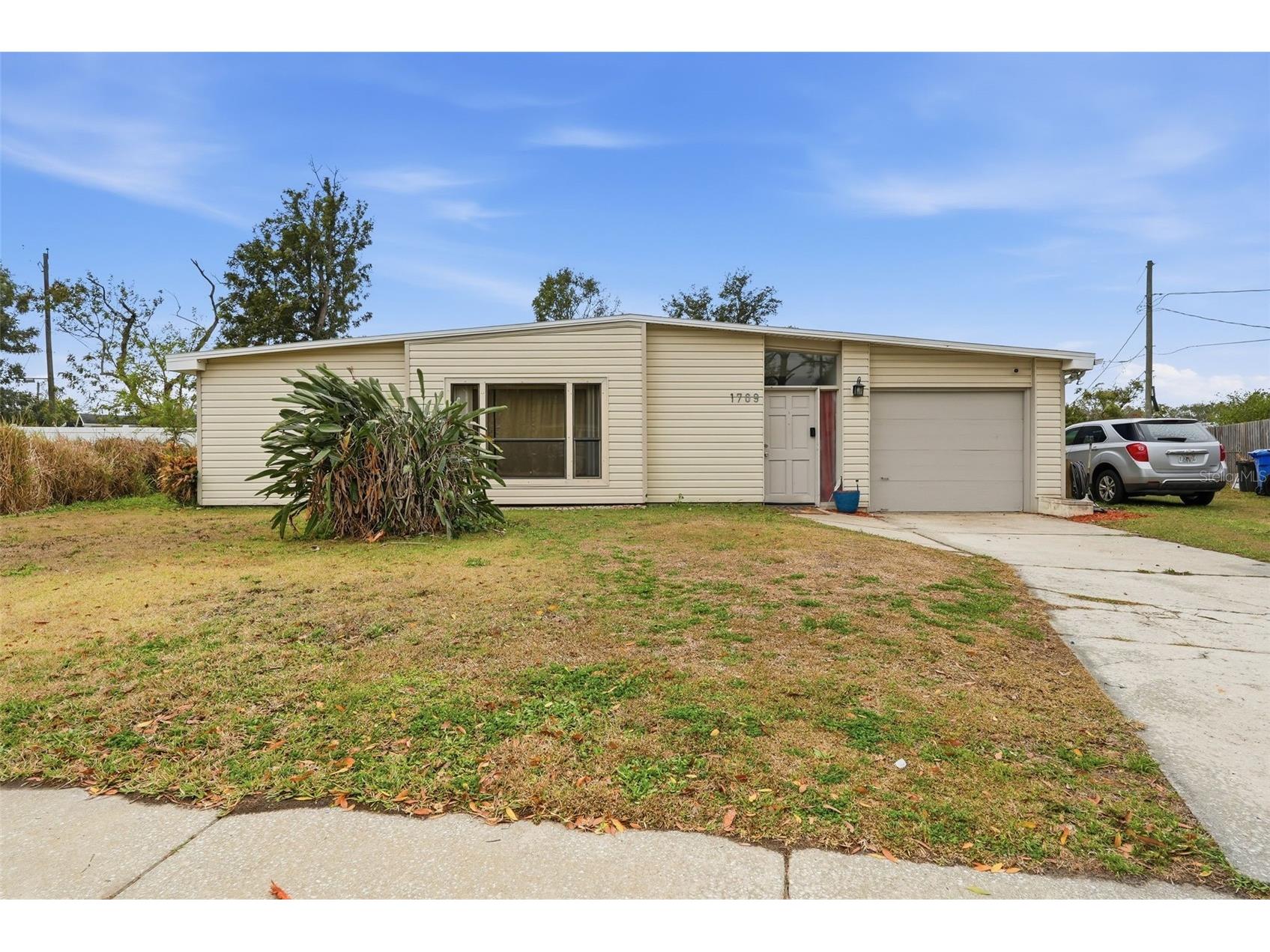 1709 Carnegie Circle Tampa FL 33619 W7883173 image1