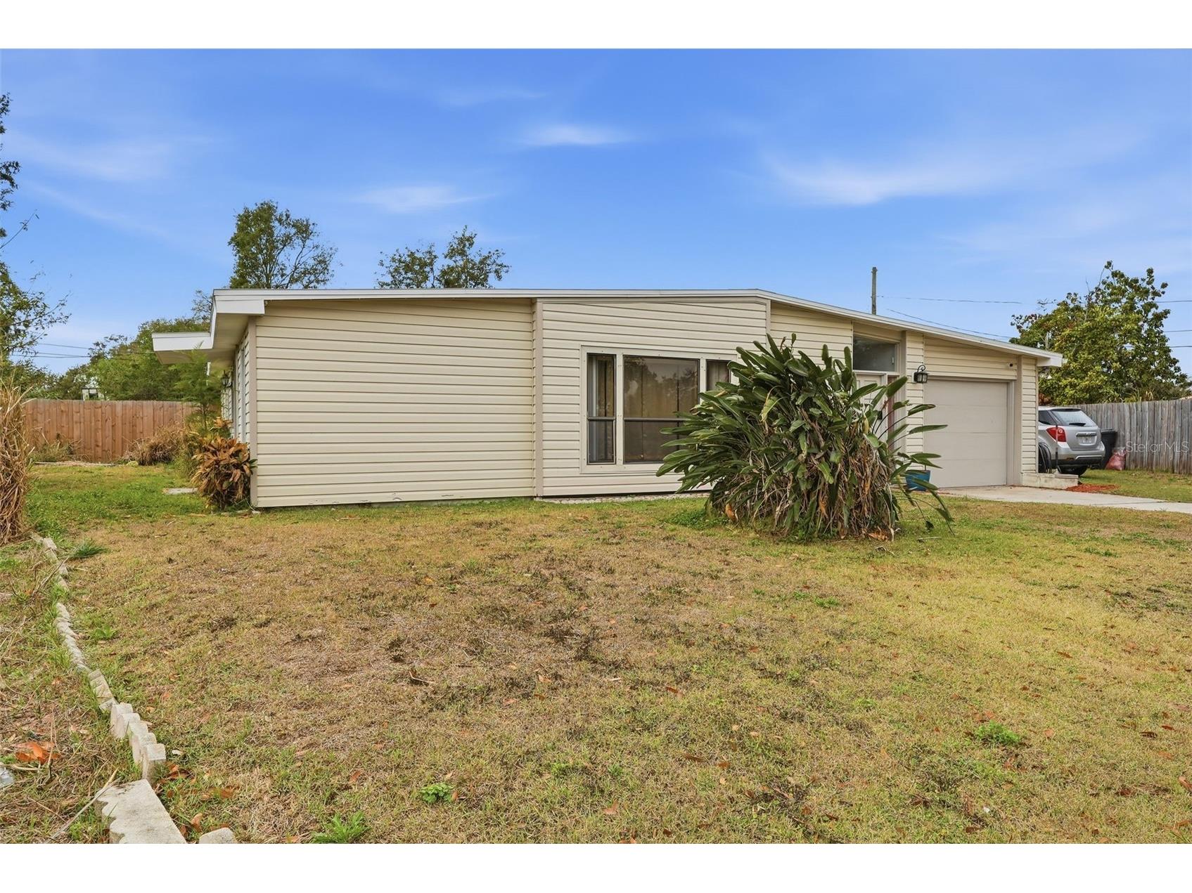 1709 Carnegie Circle Tampa FL 33619 W7883173 image2