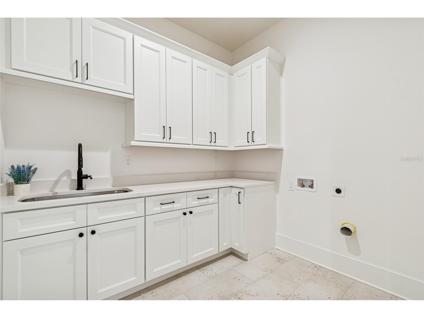 1709 E Henry Avenue Tampa FL 33610 TB8481181 image70
