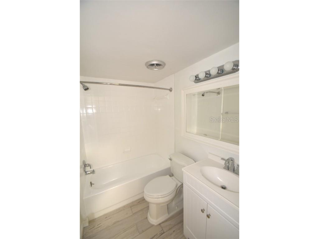 1709 Pelican Cove Road #GL446 Sarasota FL 34231 A4565046 image10